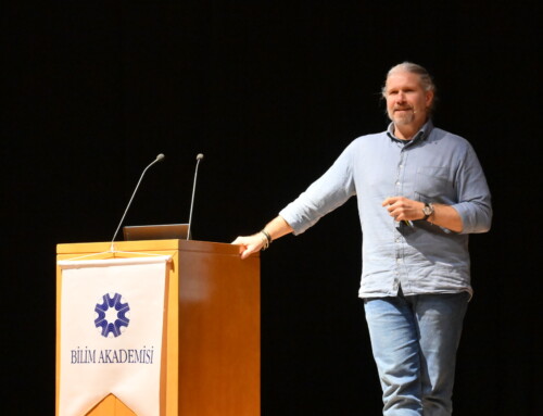 Yılın Konferansı 2025: Mete Atatüre fiziğin sınırlarında dolaştı